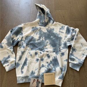 Comfrt minimalist Tie-Dye Hoodie